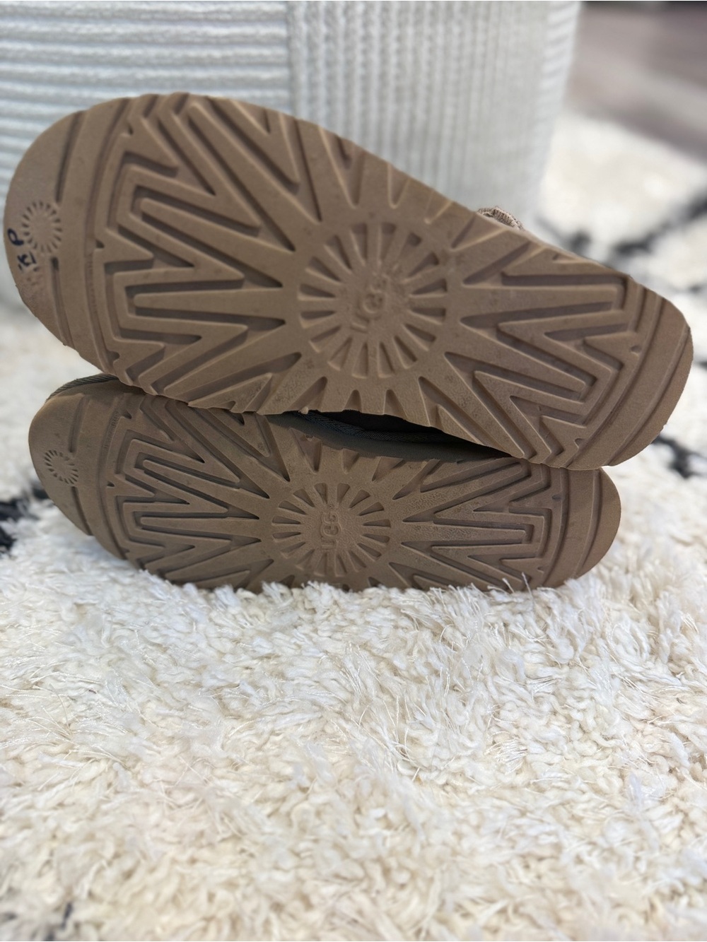 UGG Classic Short II Chestnut Sheepskin Boots Women’s 7 Brown Suede Winter - Picture 8 of 10